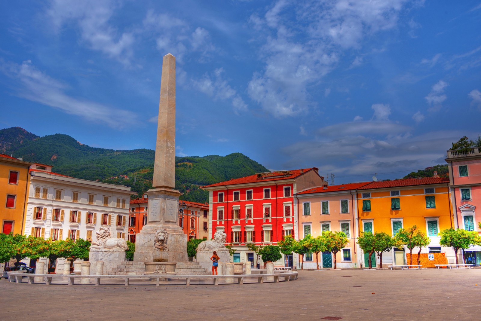 massa piazza obelisco hd